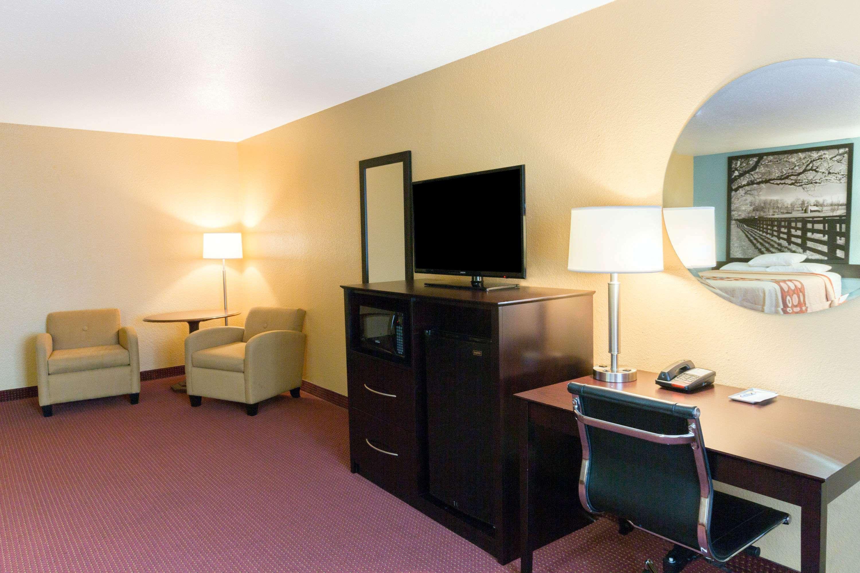 Super 8 By Wyndham Richmond Hotel Kültér fotó